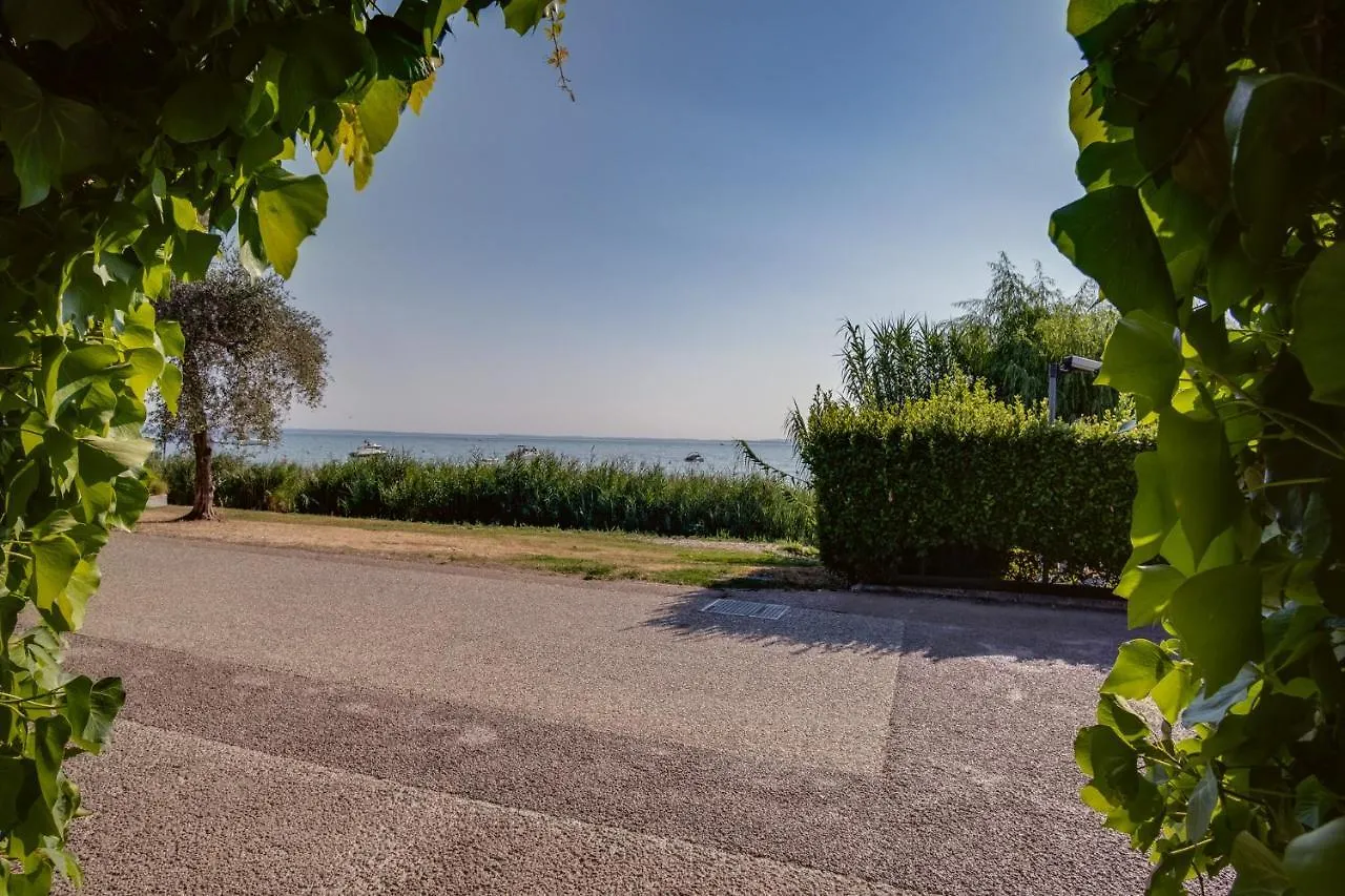 Lakefront Apartment - Rivalunga Bardolino 0*,  Italy